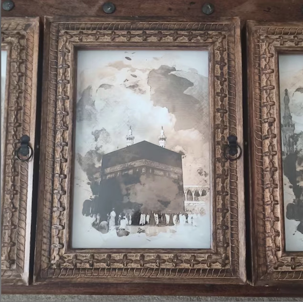 Customer photo of a framed Himma print at home